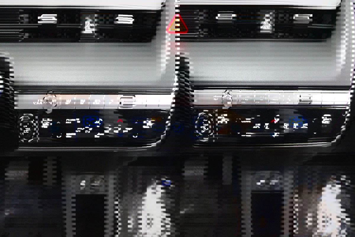 Used 2024 Hyundai Ioniq 5 SEL image 18