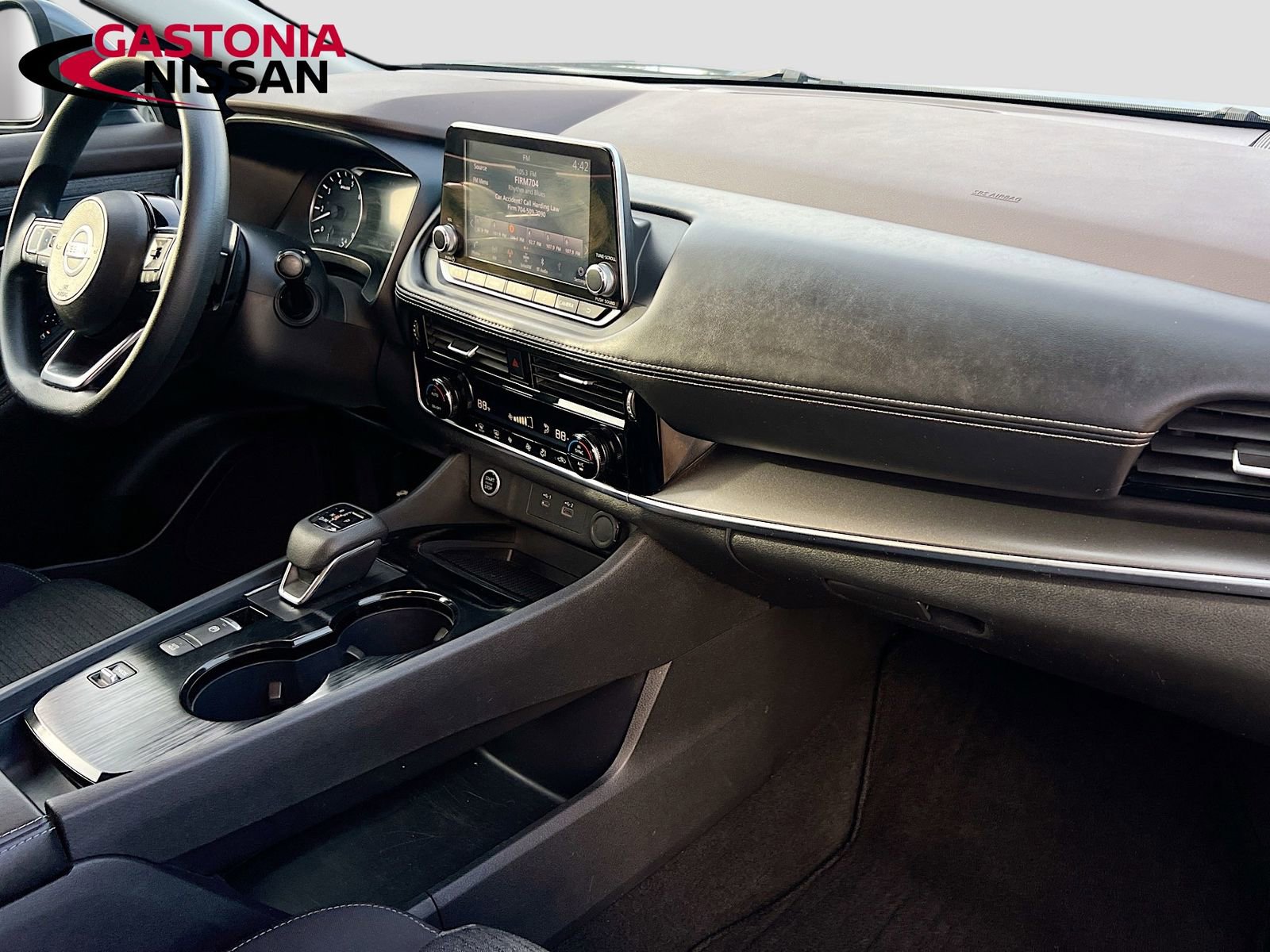 Used 2021 Nissan Rogue SV image 37