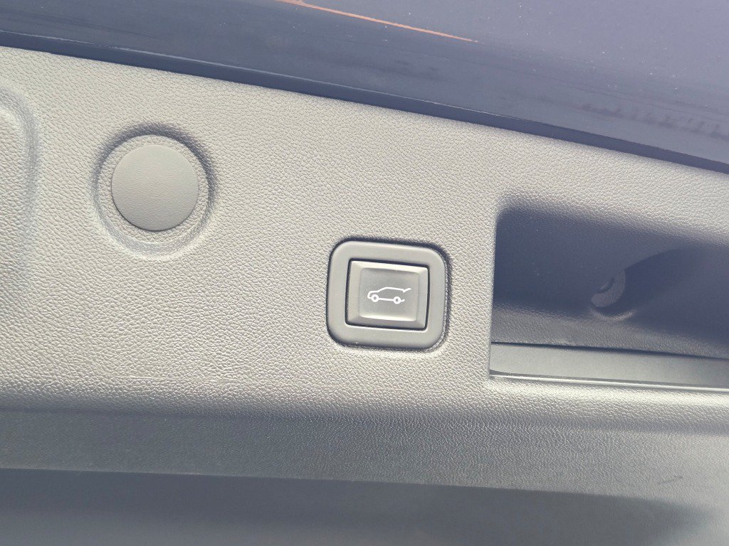 Used 2023 Chevrolet Equinox LT FWD image 13