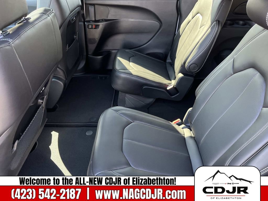 New 2026 Chrysler Pacifica Select image 16