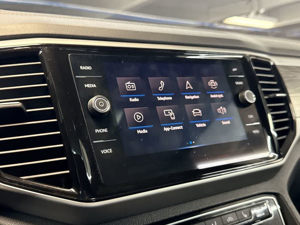 Certified 2023 Volkswagen Atlas Cross Sport SE w/ Panoramic Sunroof Package FWD image 17