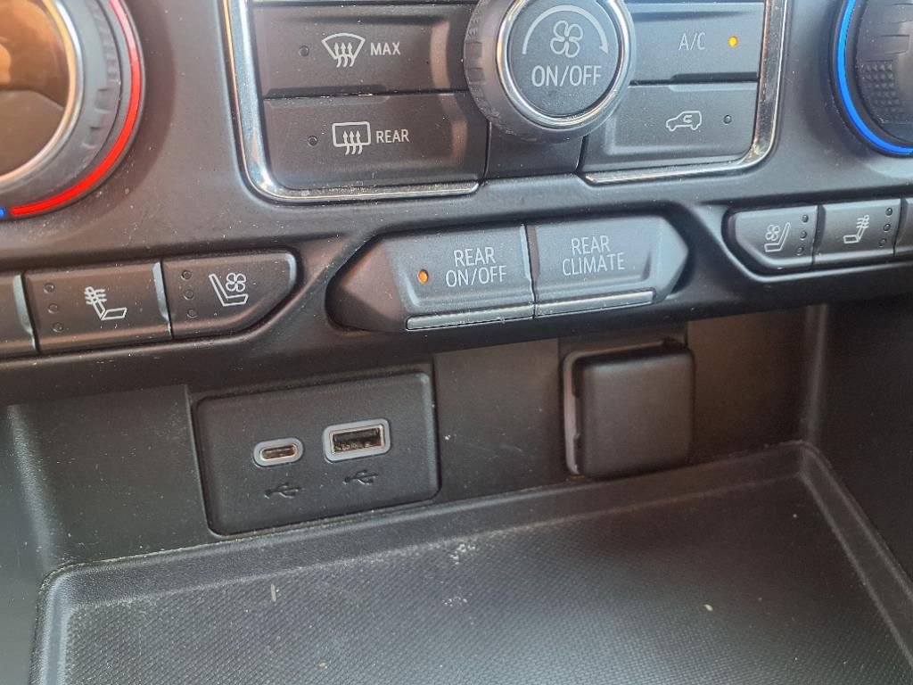 Used 2021 Chevrolet Suburban Premier w/ Premium Package image 31