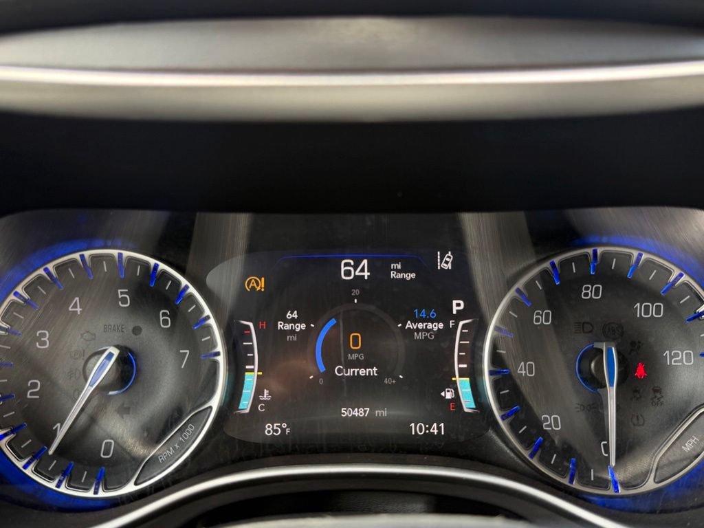 Used 2022 Chrysler Pacifica Touring-L FWD image 17