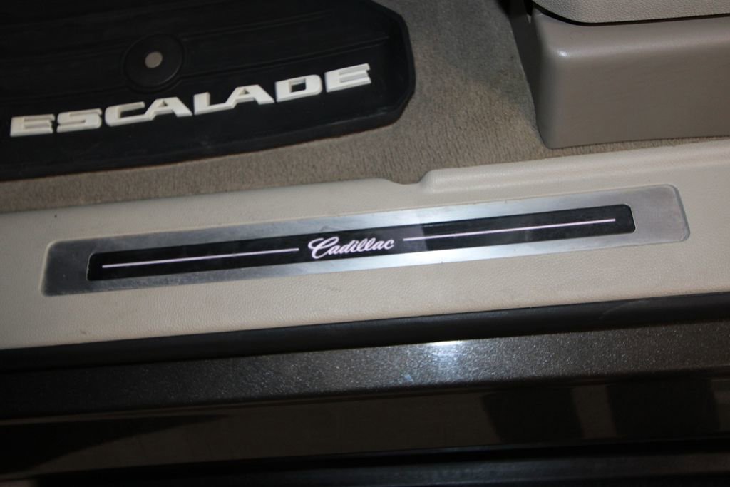 Used 2020 Cadillac Escalade Luxury image 7