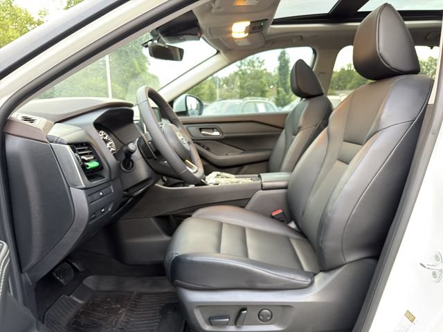 Used 2023 Nissan Rogue SV w/ SV Premium Package FWD image 11