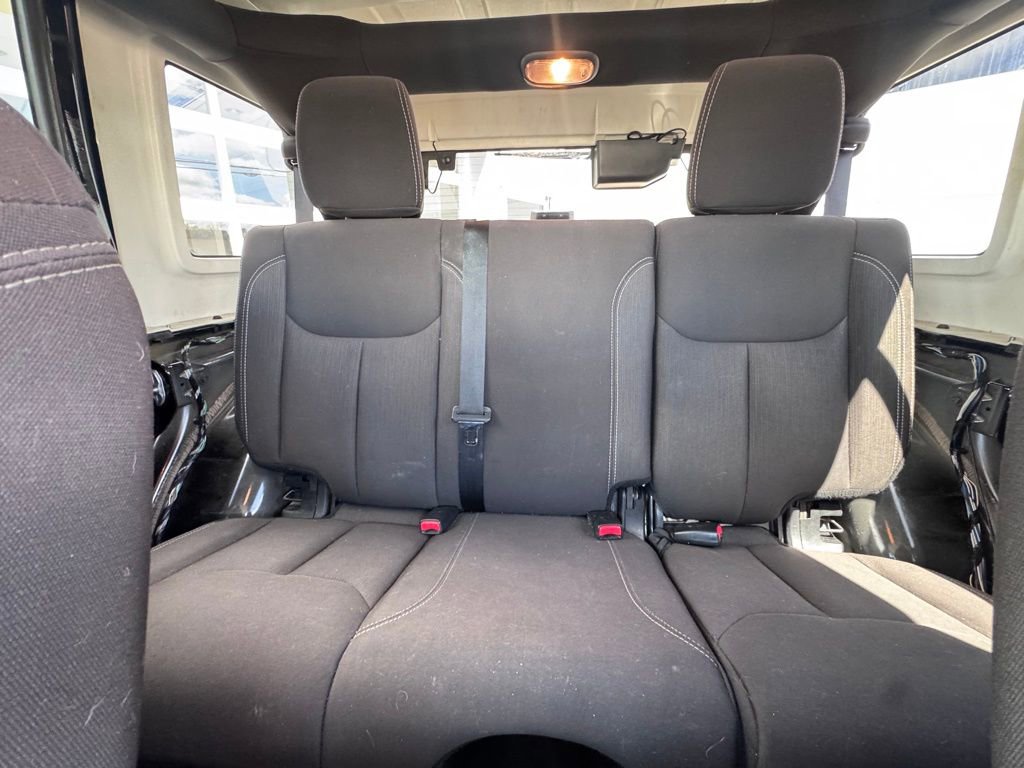 Used 2017 Jeep Wrangler Unlimited Sahara w/ Connectivity Group image 18