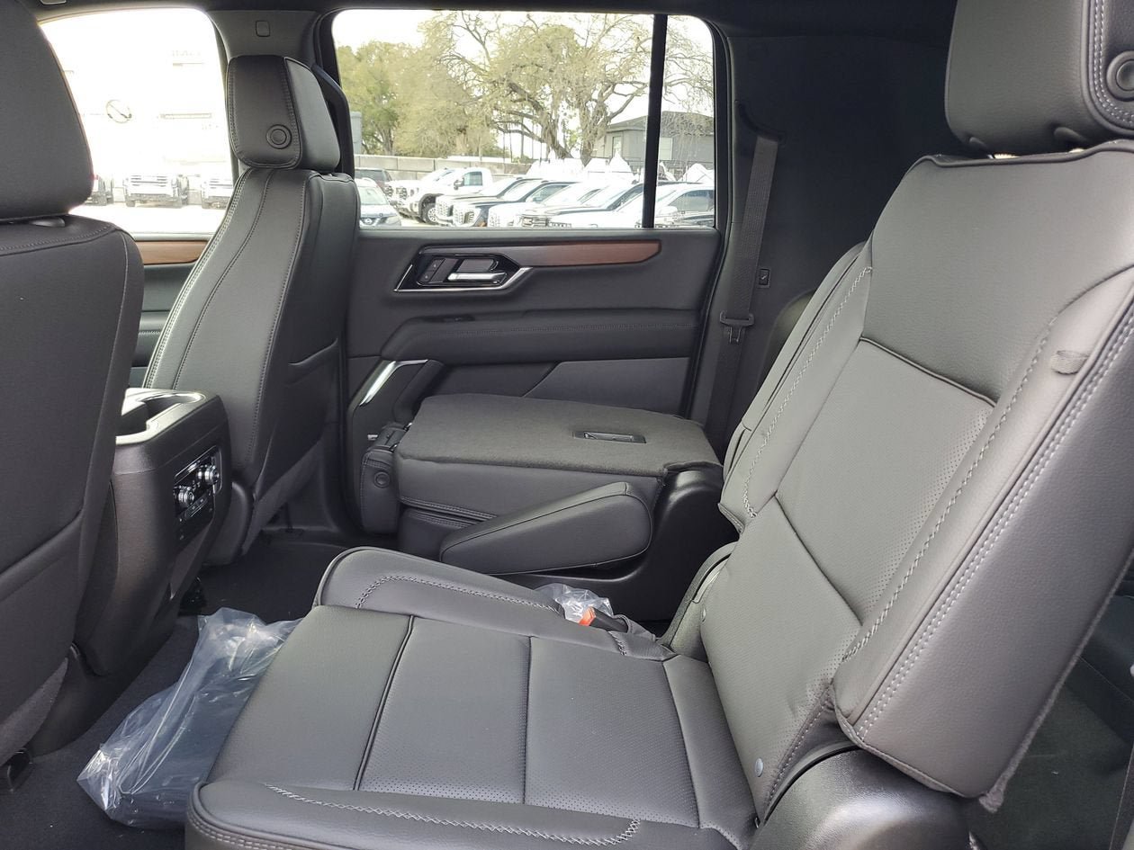 New 2026 GMC Yukon XL Denali w/ Sun & Power Step Package AWD/4WD image 11