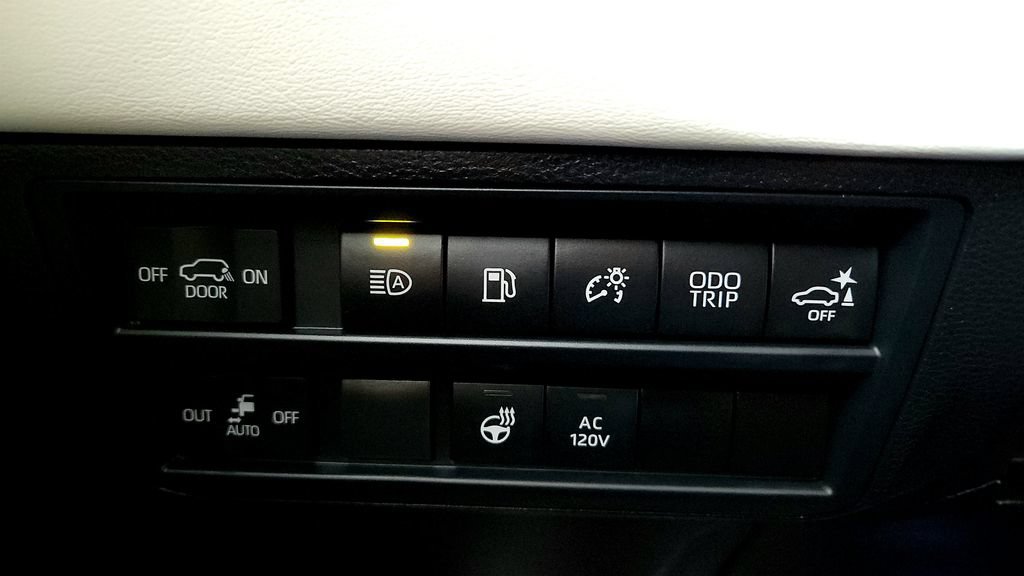Used 2024 Toyota Sequoia Capstone AWD/4WD image 31