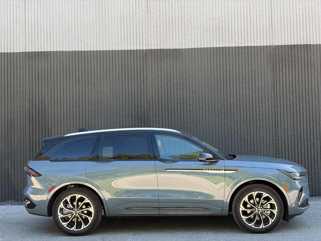New 2026 Lincoln Nautilus Reserve AWD/4WD image 8