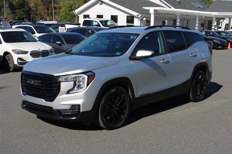 Used 2022 GMC Terrain SLE w/ Driver Convenience Package image 4