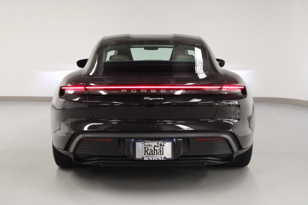 Used 2022 Porsche Taycan image 6