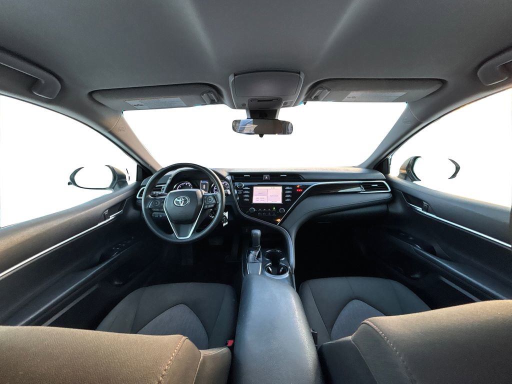 Used 2018 Toyota Camry LE image 17