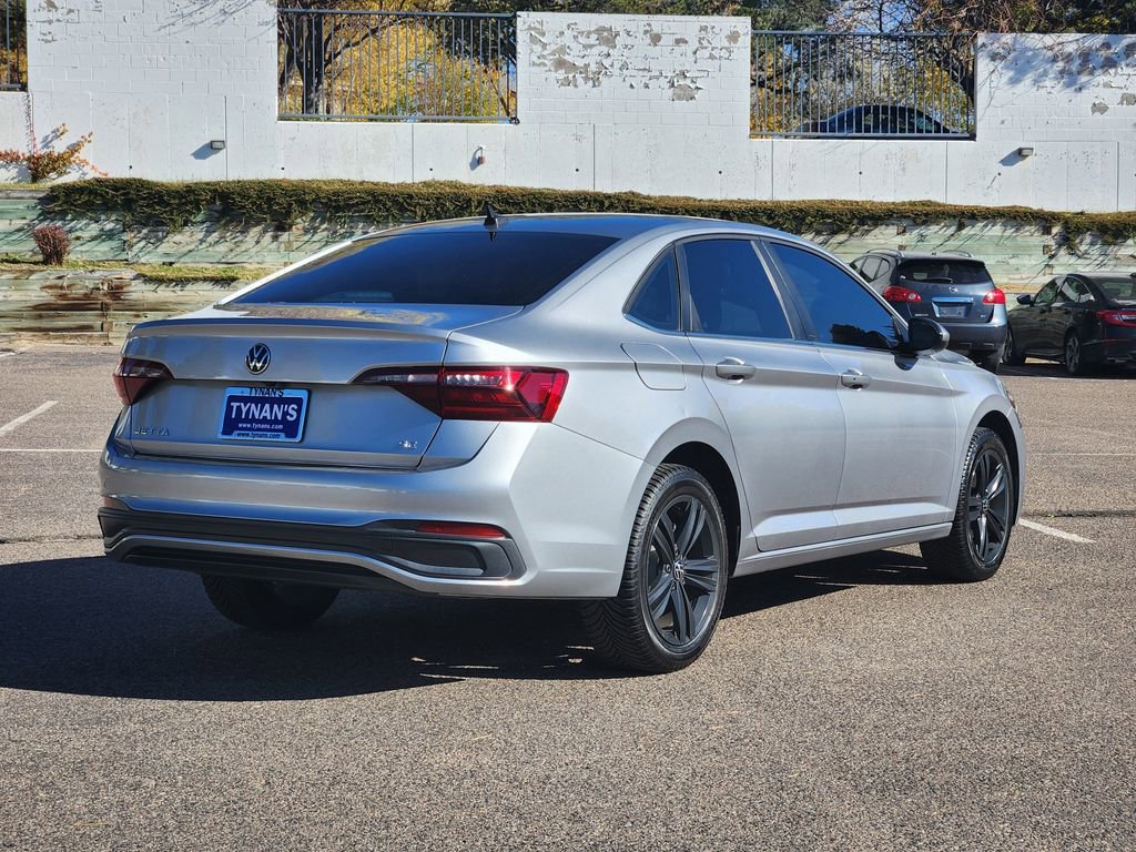 Certified 2022 Volkswagen Jetta SE w/ Panoramic Sunroof Package image 3