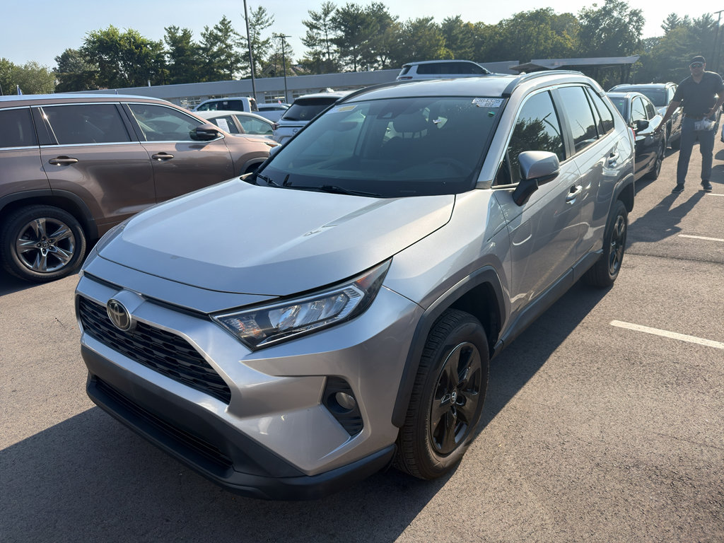 Used 2020 Toyota RAV4 XLE FWD image 2
