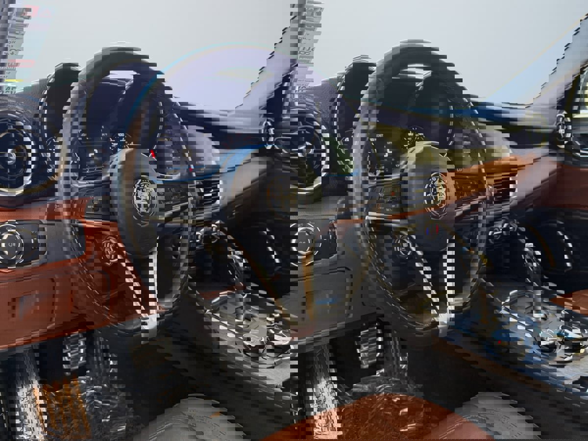 Used 2019 Alfa Romeo Giulia Ti w/ Nero Edizione image 13