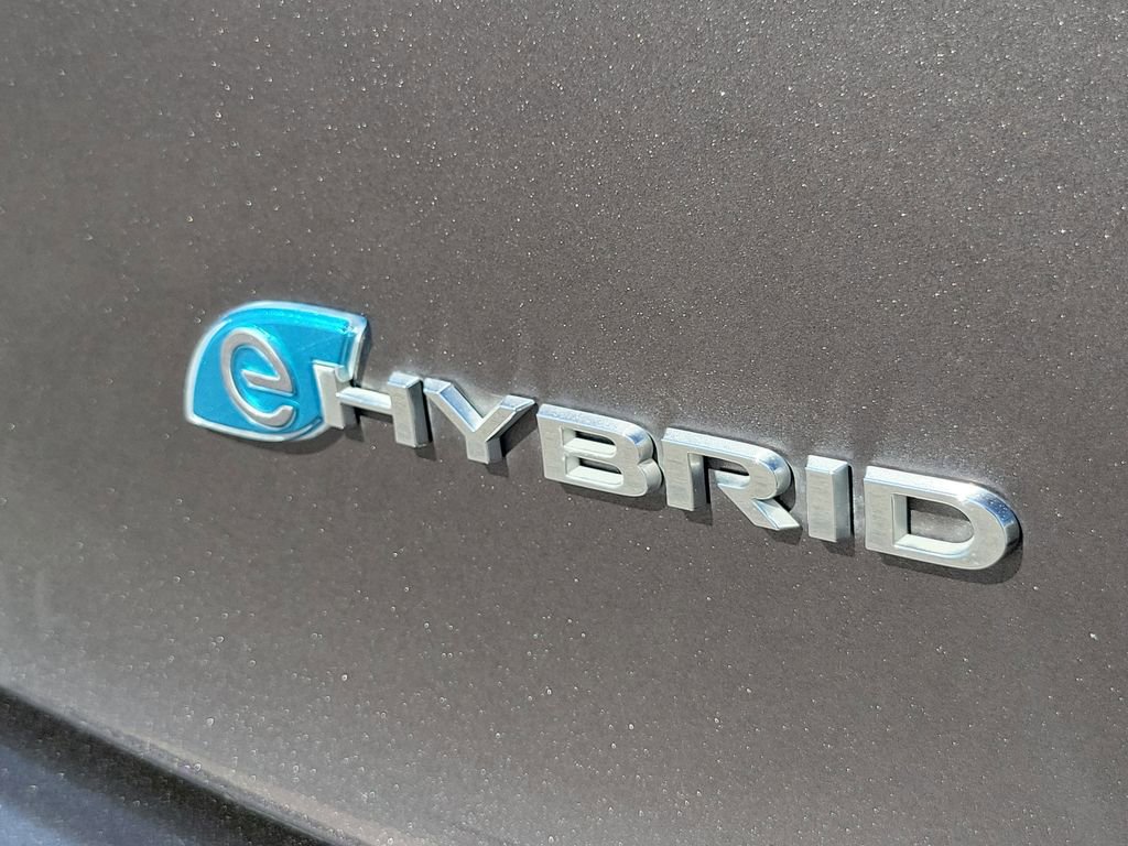 Used 2022 Chrysler Pacifica Touring-L w/ Uconnect Theater Family Group image 32