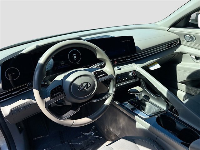 Used 2023 Hyundai Elantra SEL w/ Convenience Package image 9