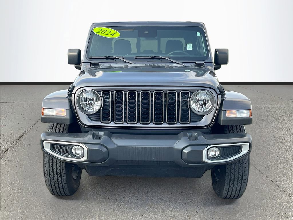 Used 2024 Jeep Gladiator Sport AWD/4WD image 2