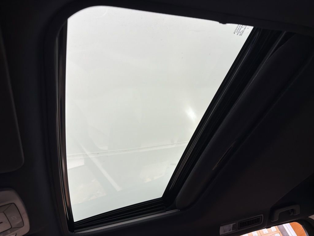 Used 2025 Toyota Sienna Platinum image 23