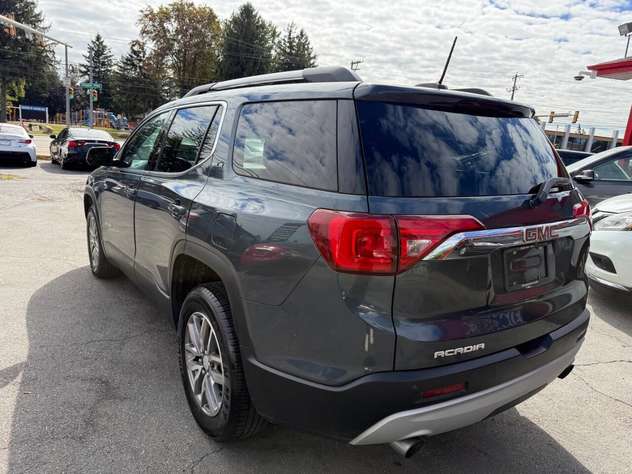 Used 2019 GMC Acadia SLE w/ Driver Alert Package I image 2
