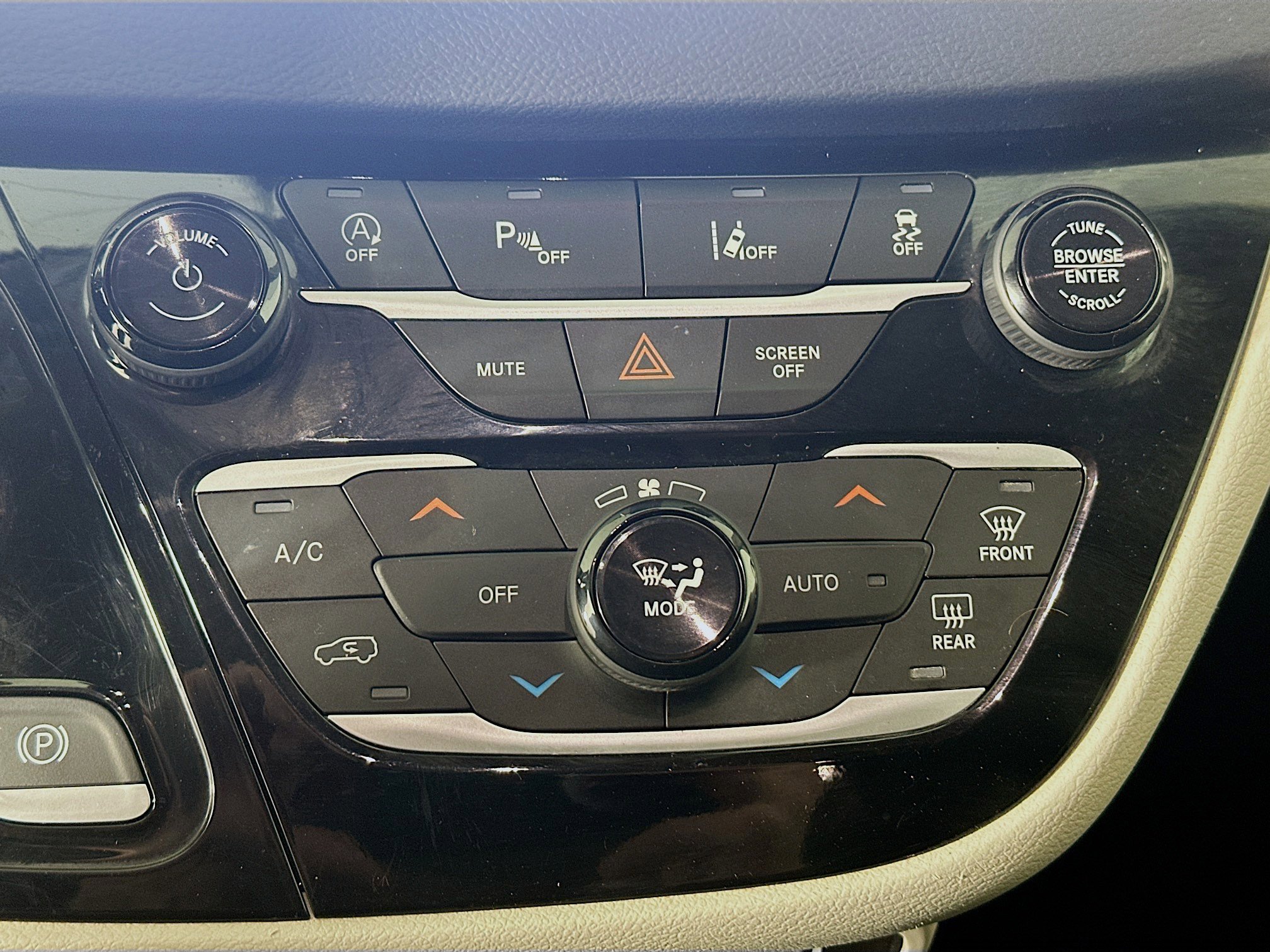 Used 2023 Chrysler Pacifica Touring-L image 22