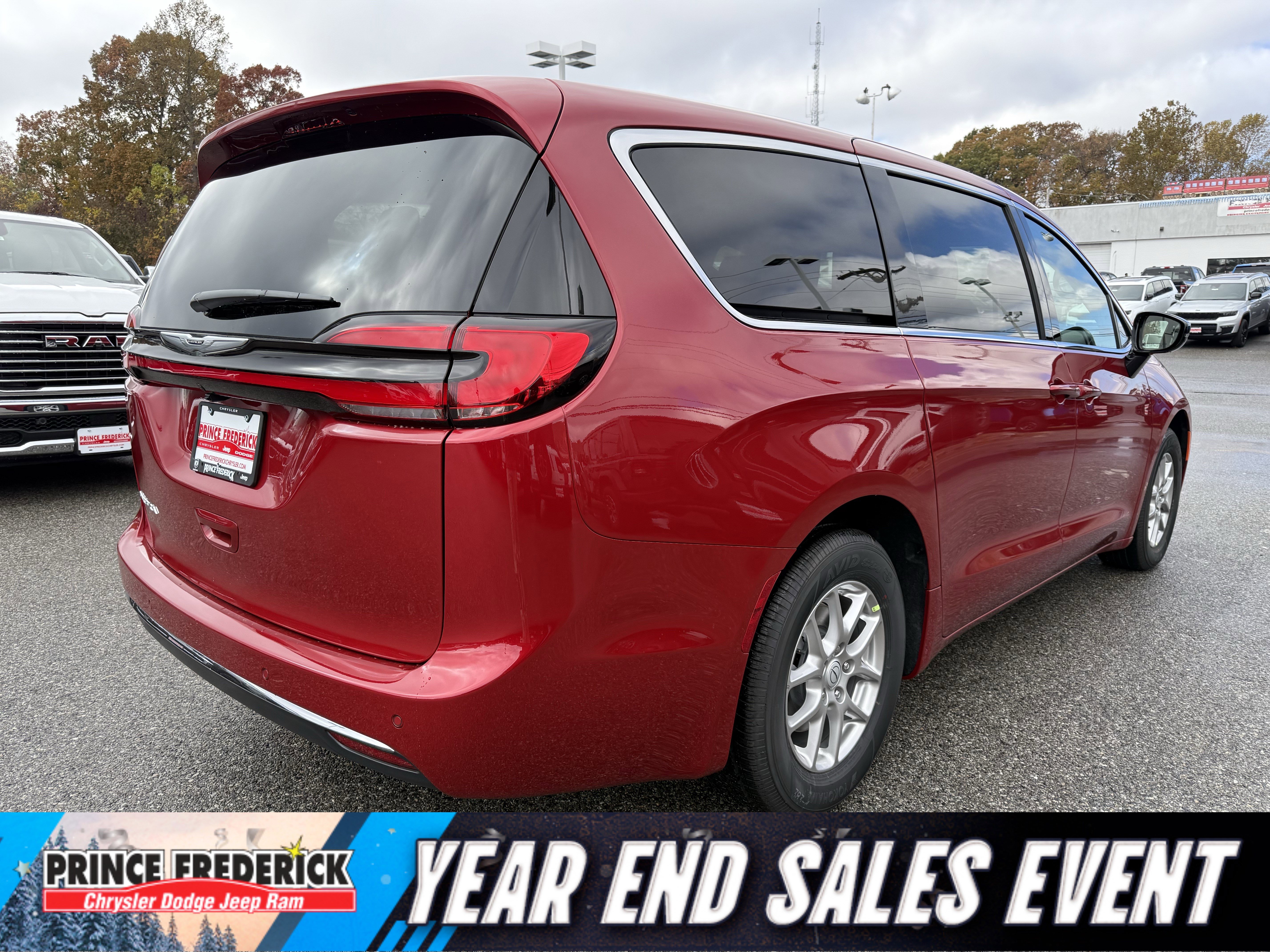 New 2026 Chrysler Pacifica Select image 3