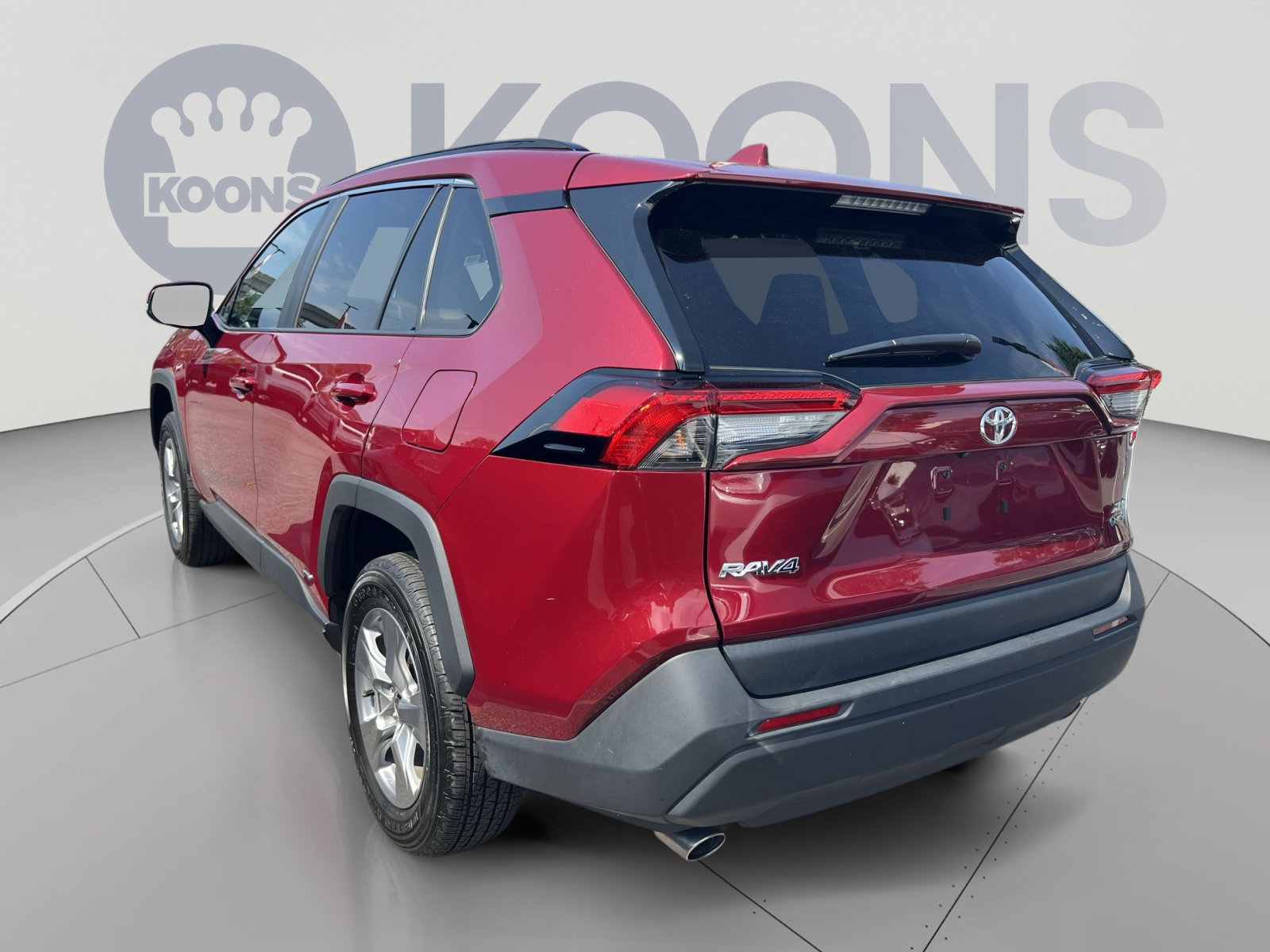 Used 2025 Toyota RAV4 XLE AWD/4WD image 2