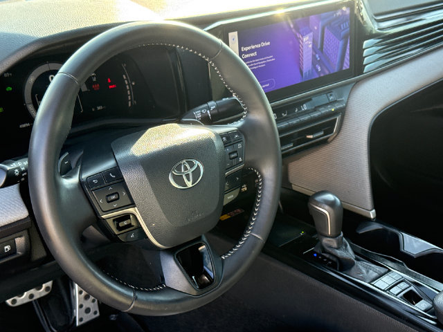 Used 2025 Toyota Camry SE w/ Multimedia Upgrade Package FWD image 18