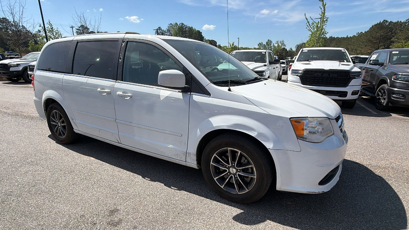 Used 2016 Dodge Grand Caravan SXT image 5