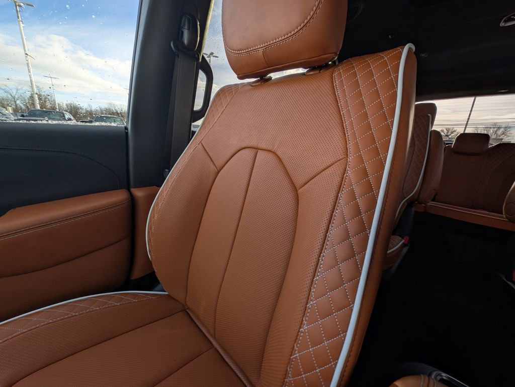 New 2026 Chrysler Pacifica Pinnacle w/ Trailer Tow Group image 14