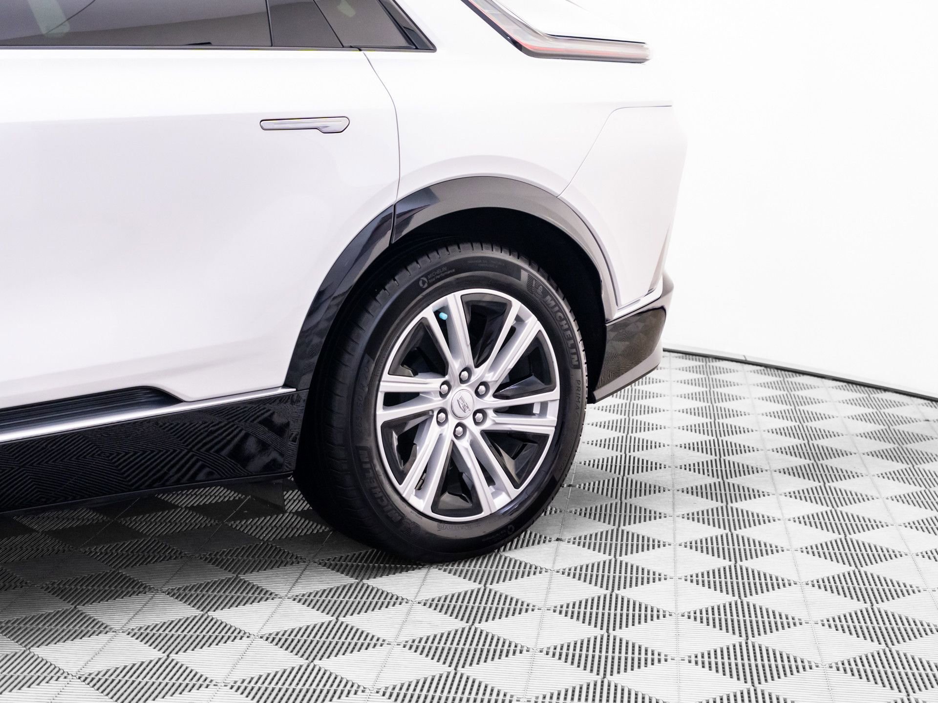 Certified 2024 Cadillac Lyriq Tech RWD image 35