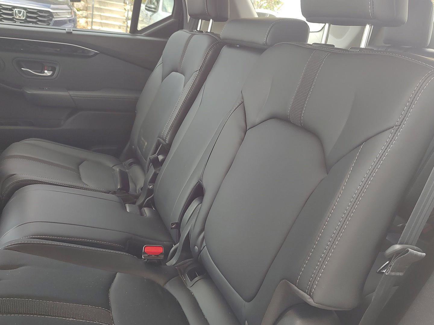 Used 2025 Honda Pilot Touring image 21