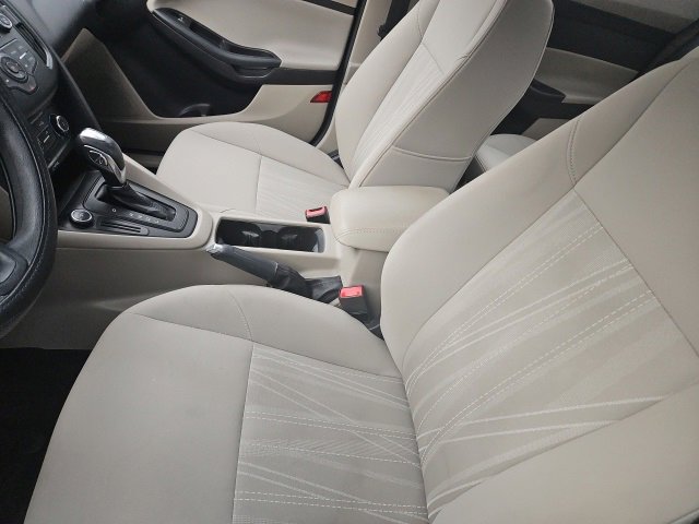 Used 2015 Ford Focus SE image 12