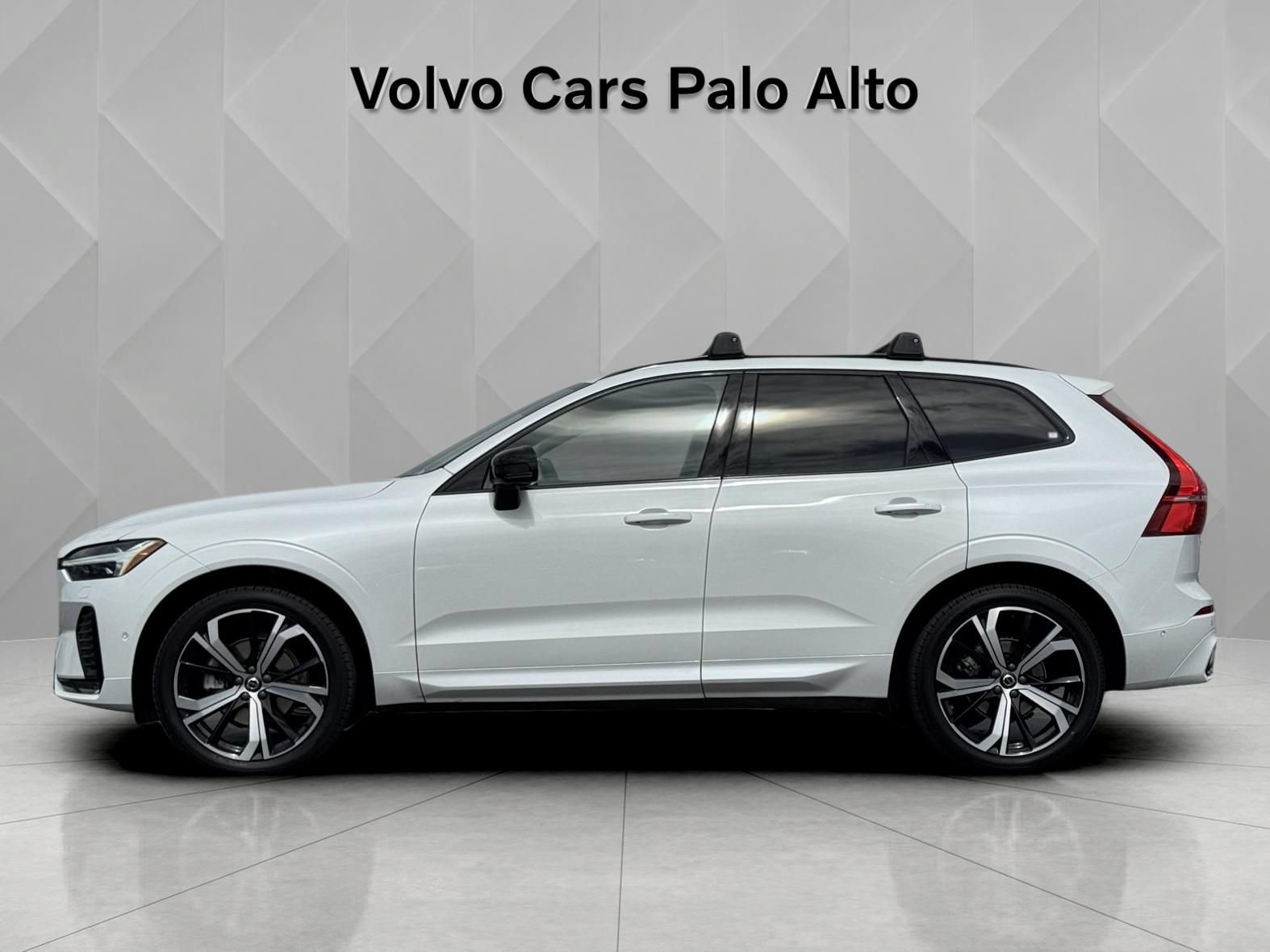 Certified 2023 Volvo XC60 B5 Ultimate w/ Protection Package Premier FWD image 6