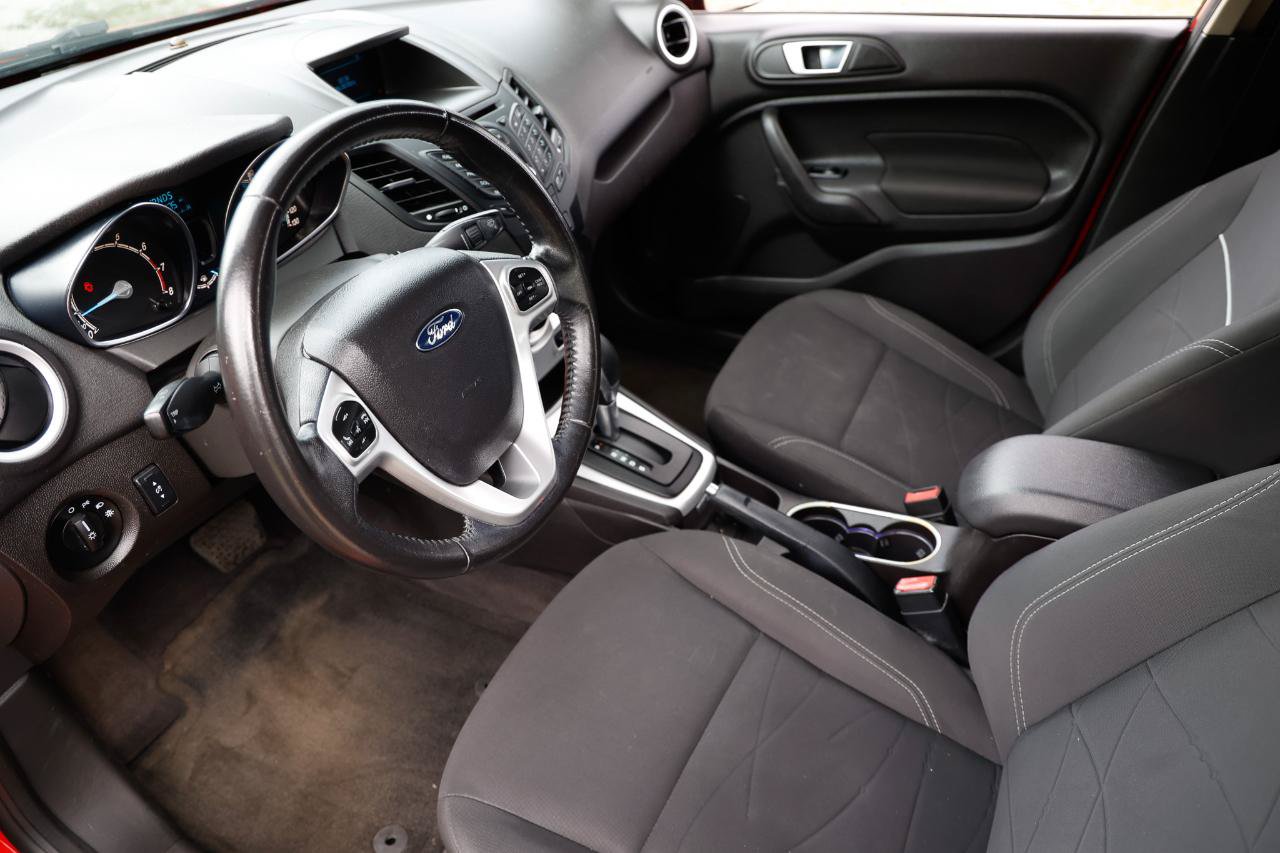 Used 2014 Ford Fiesta SE FWD image 4