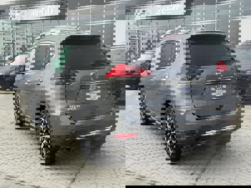 Used 2020 Nissan Rogue SL w/ Premium Package image 4