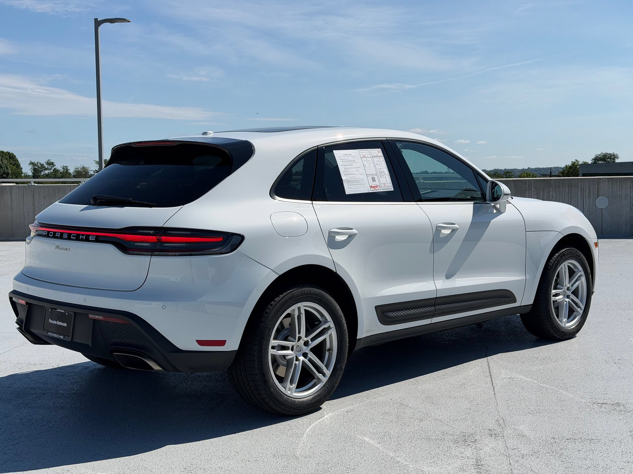 Certified 2023 Porsche Macan AWD/4WD image 9
