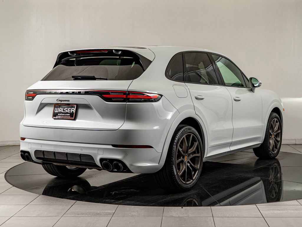 Certified 2023 Porsche Cayenne Platinum Edition image 8