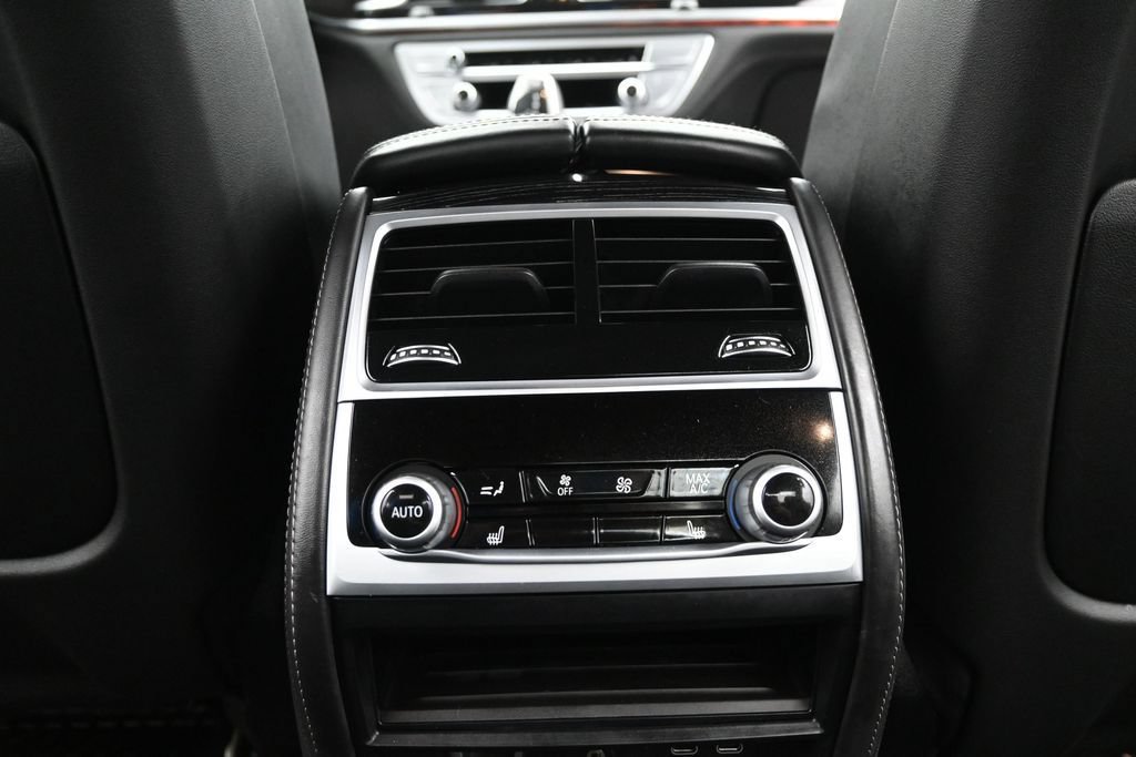 Used 2022 BMW 750i xDrive w/ M Sport Package AWD/4WD image 15