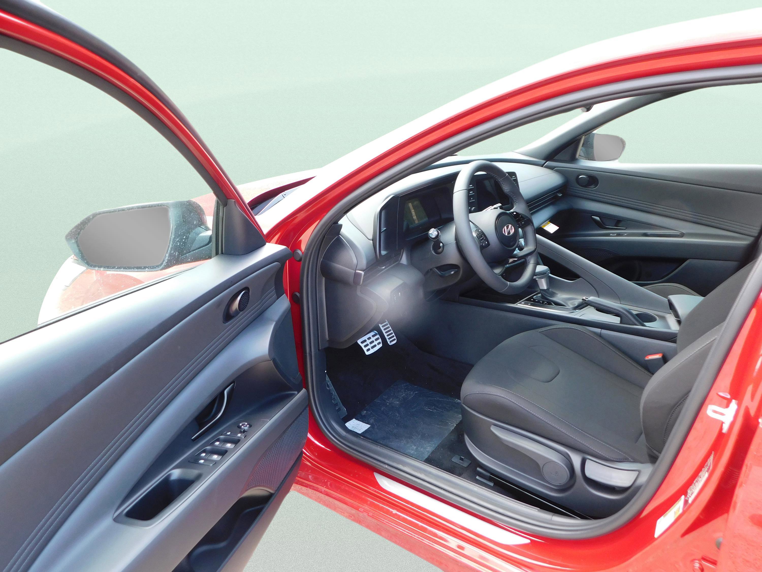 Used 2025 Hyundai Elantra Sport FWD image 9