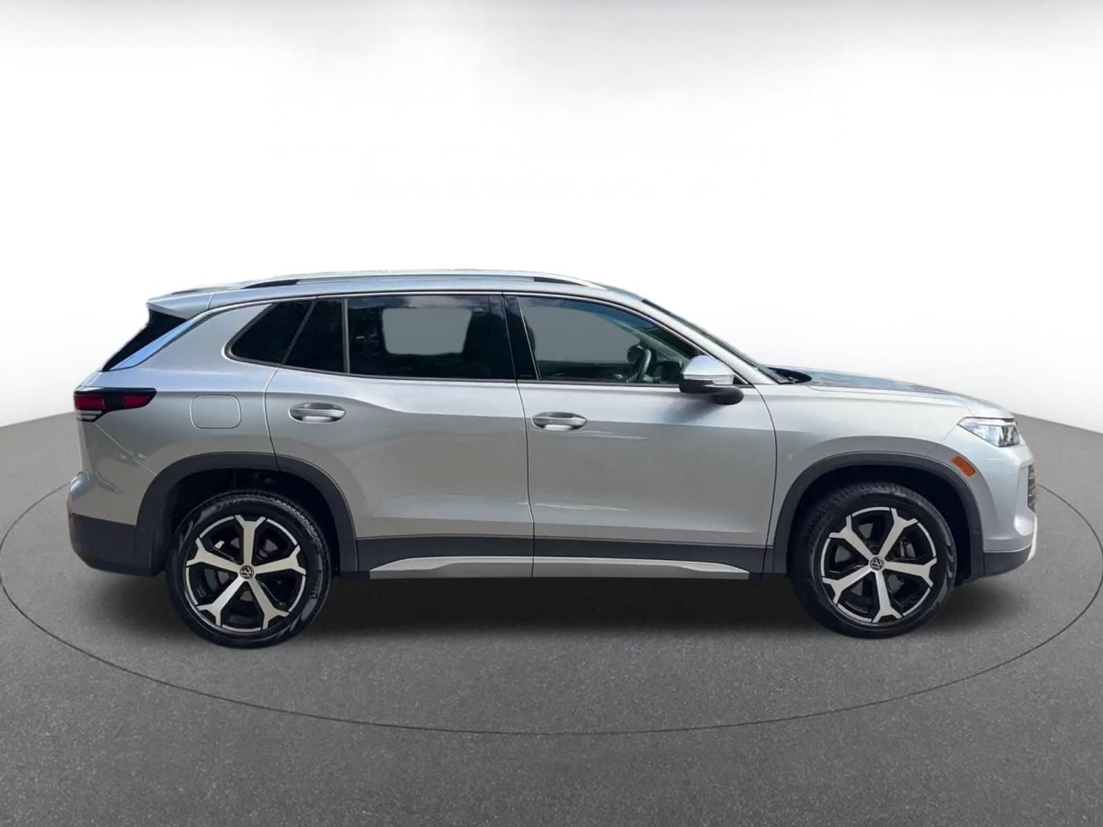 Used 2026 Volkswagen Tiguan SE AWD/4WD image 15
