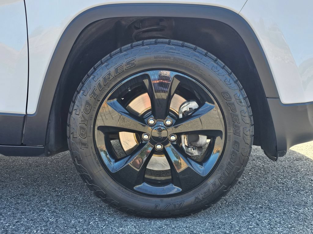 Used 2017 Jeep Cherokee Sport AWD/4WD image 16