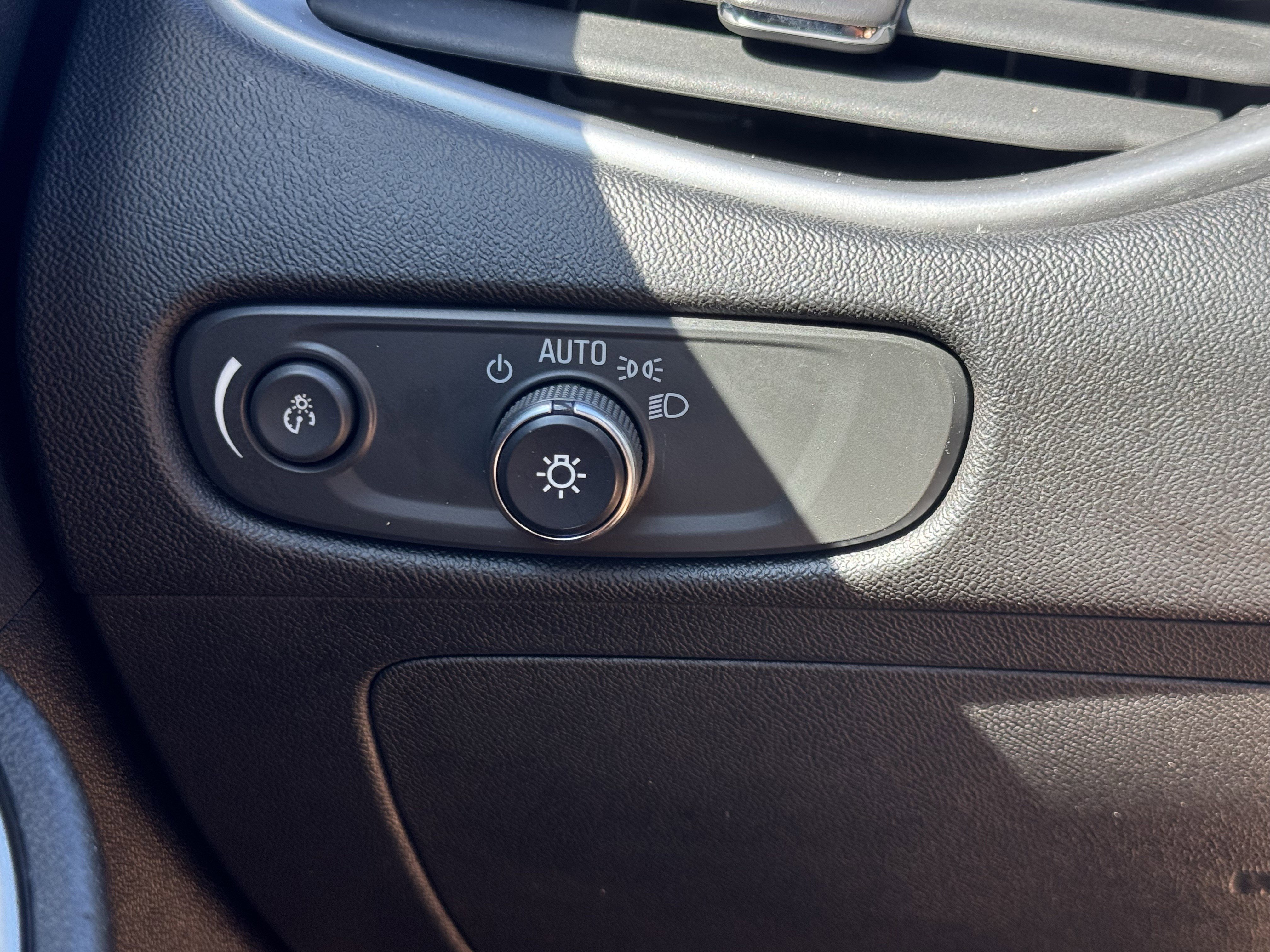 Used 2022 Chevrolet Malibu LT image 14