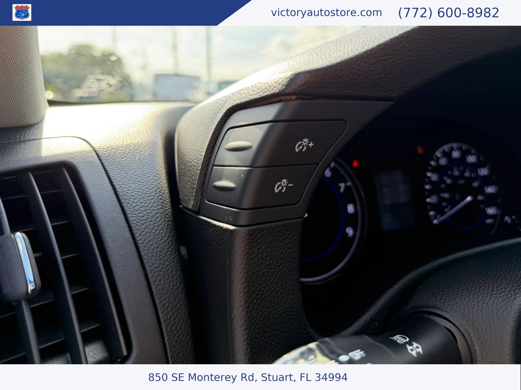 Used 2015 INFINITI Q40 w/ Moonroof Package RWD image 20