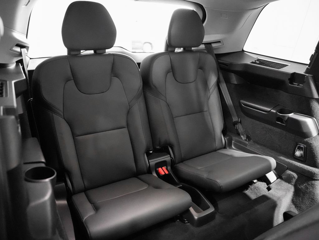 Used 2025 Volvo XC90 T8 Plus w/ Protection Package Premier image 34