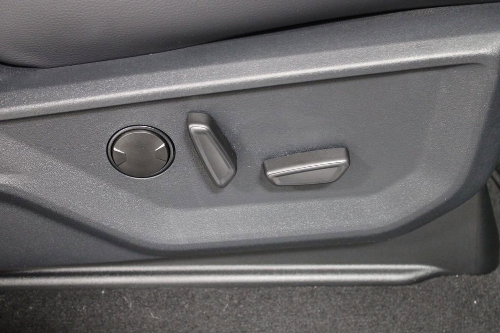 New 2026 Ford F250 Lariat w/ Black Appearance Package image 31