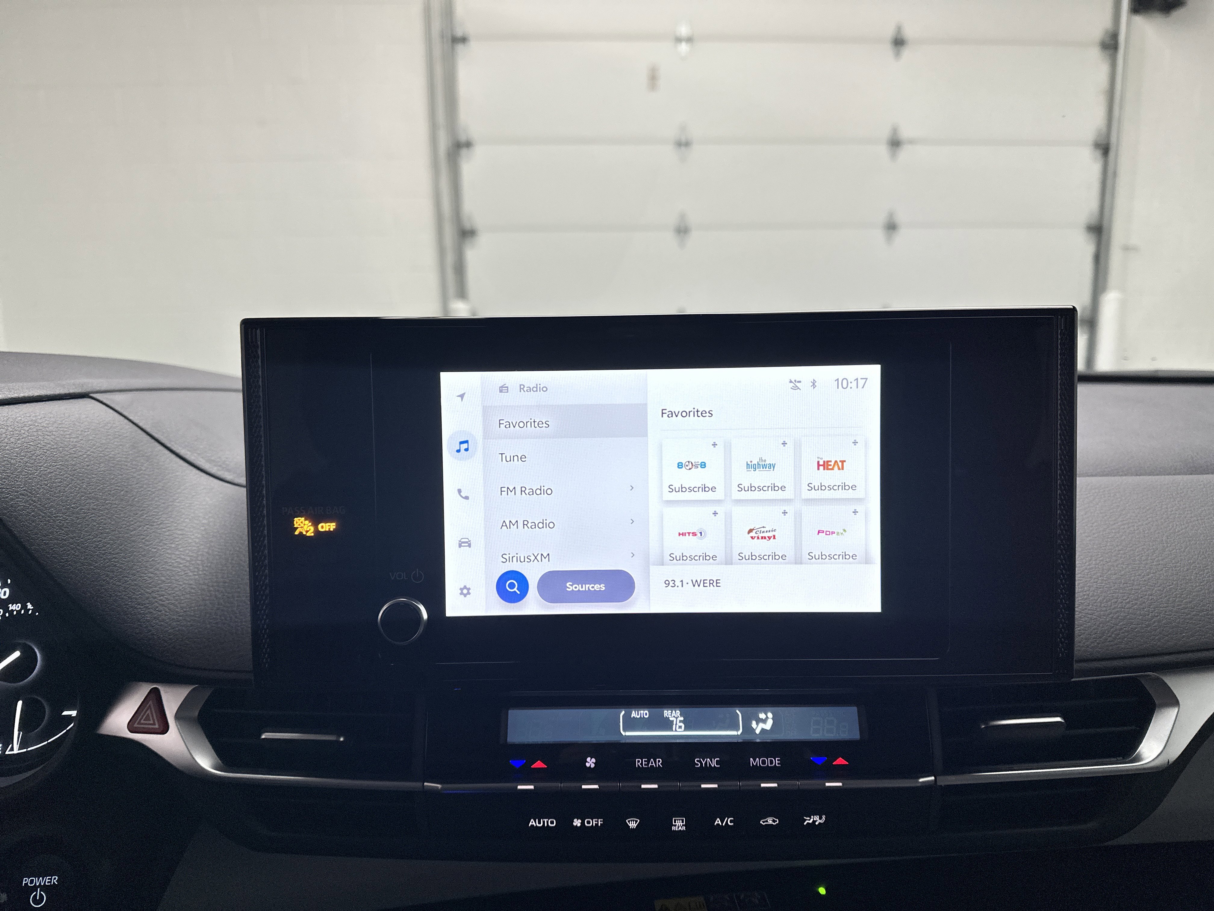 Used 2025 Toyota Sienna LE image 29