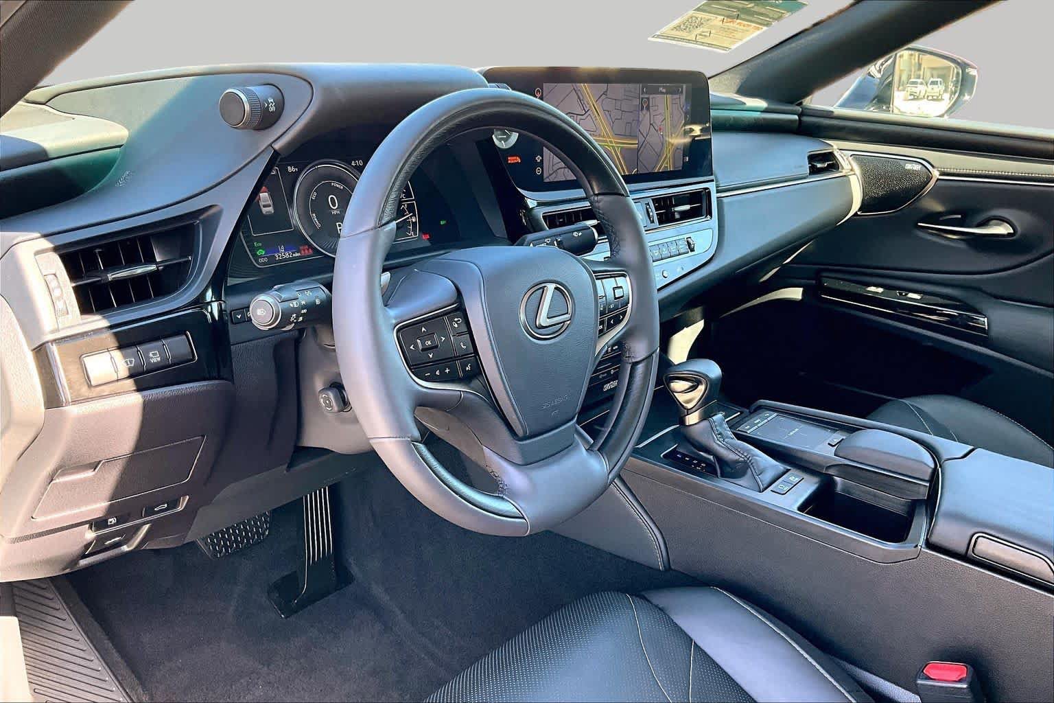 Used 2022 Lexus ES 300h w/ Accessory Package FWD image 16