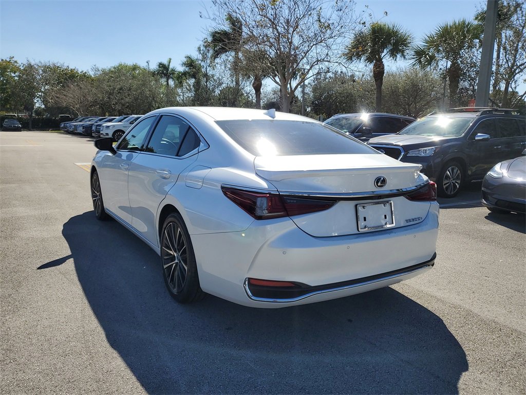 Used 2024 Lexus ES 300h w/ Premium Package image 3