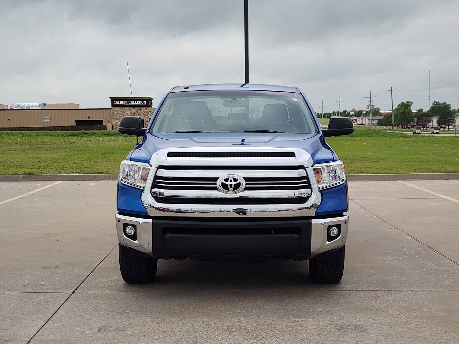 Used 2017 Toyota Tundra SR5 AWD/4WD image 6